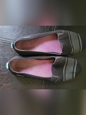 Ladies Merrell Black Slip-On Flats with Purple-Pink Insole